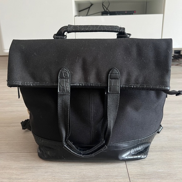 BEIS convertible backpack in EUC - Picture 5 of 6